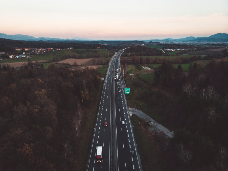 widok z lotu ptaka na autostrade w Słowenii